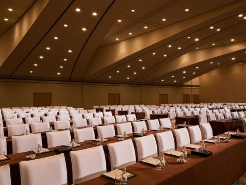 اختيار وحجز قاعات المؤتمرات في فنادق الرياض - Choosing and Booking Conference Halls in Riyadh Hotels